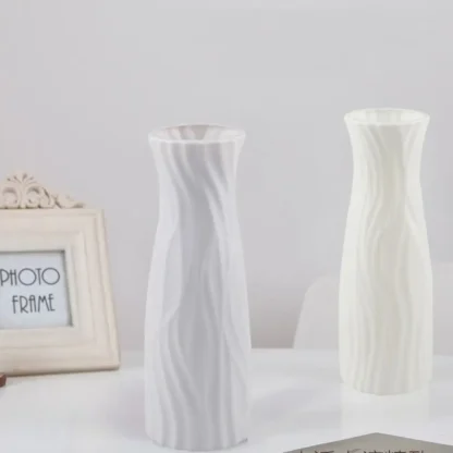 Minimal Flower Vase with Solid Color Design - Image 7