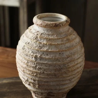 Bee Hive Design Vintage-style Flower Vase - Image 8