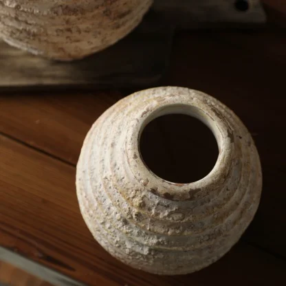 Bee Hive Design Vintage-style Flower Vase - Image 9