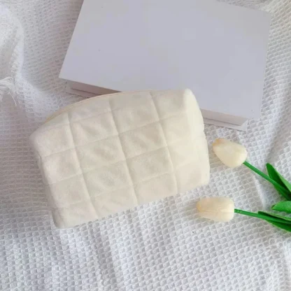 Quilted Portable Toiletry Bag with Zip - Image 4