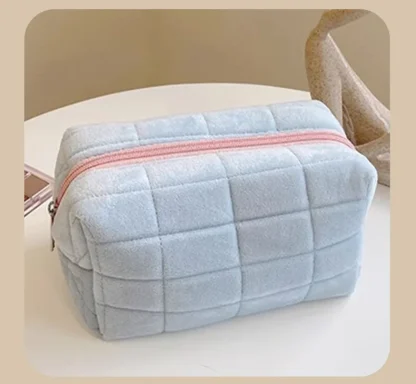 Quilted Portable Toiletry Bag with Zip - Image 3